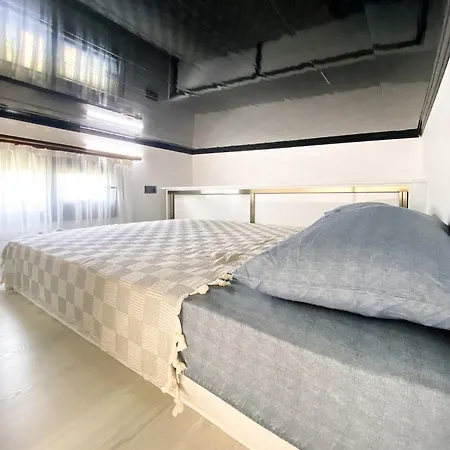 Apartment Miya Garden Tiny House